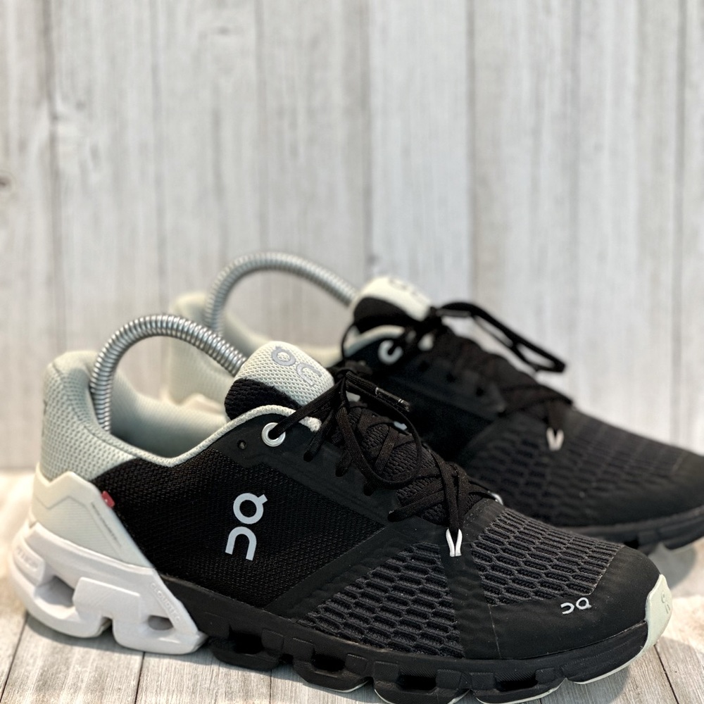 On Cloud Flyer Running Shoes Cloud Helion Womens Size 8 Black White Mint Green